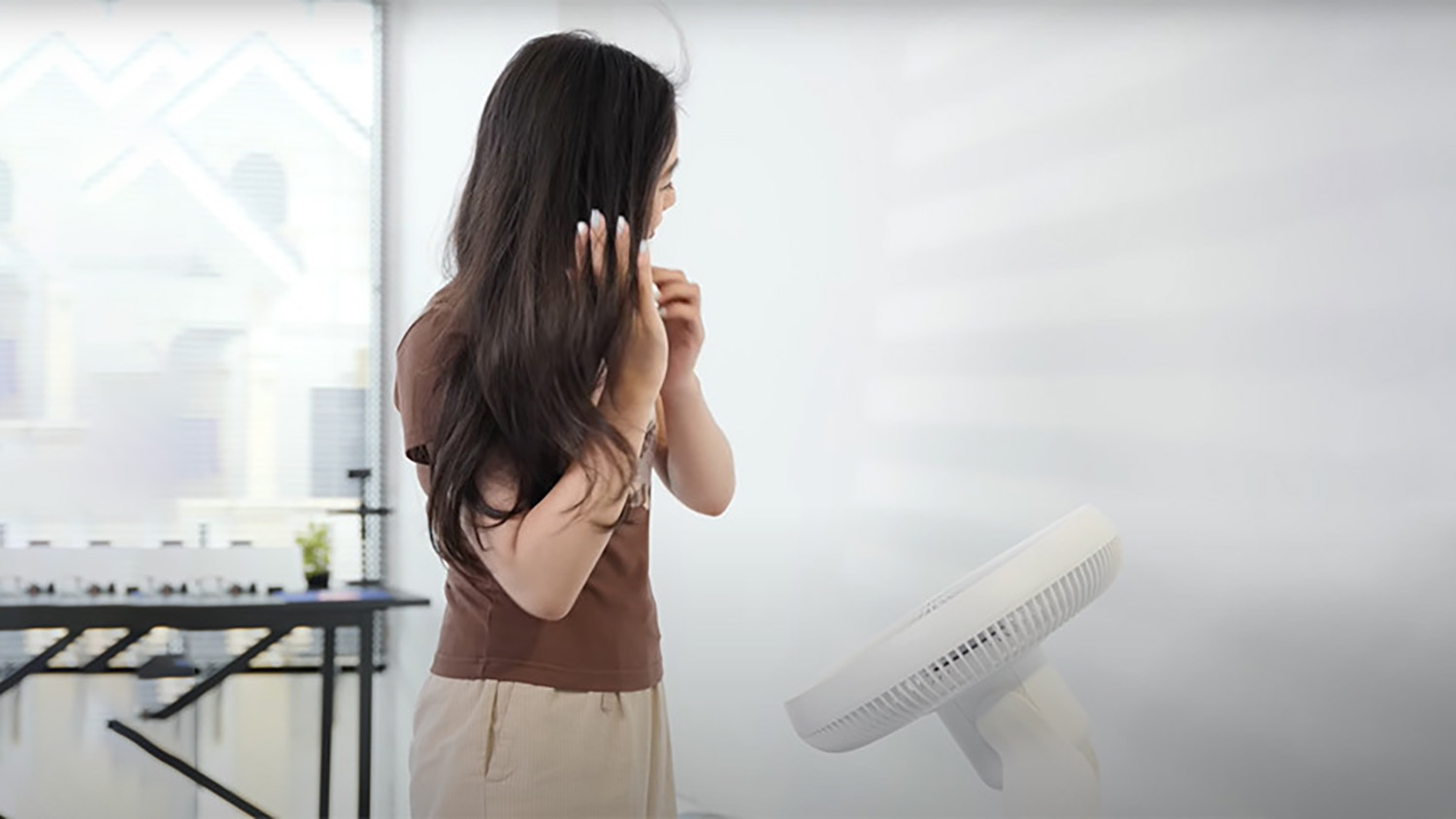 anh-quat-tich-dien-mini-cam-tay-cong-suat-quat