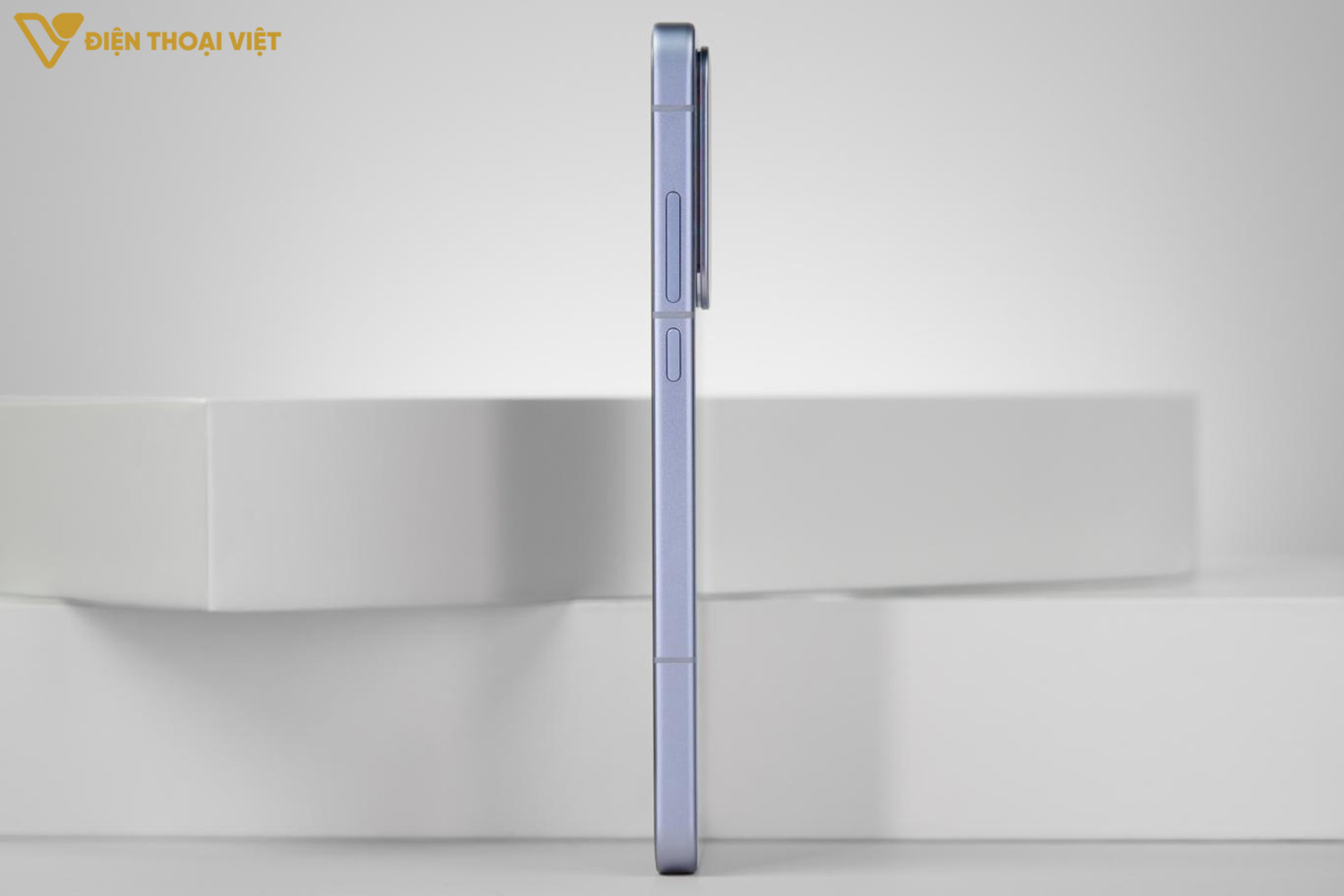 Khung viền kim loại