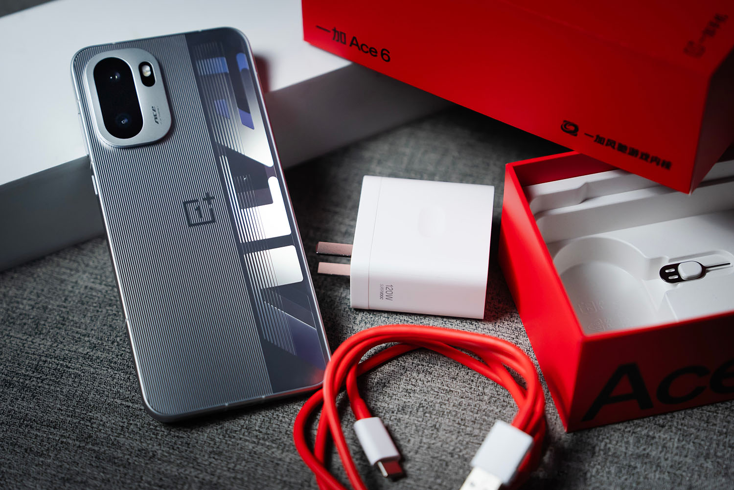 Pin 7.800 mAh, sạc 120W