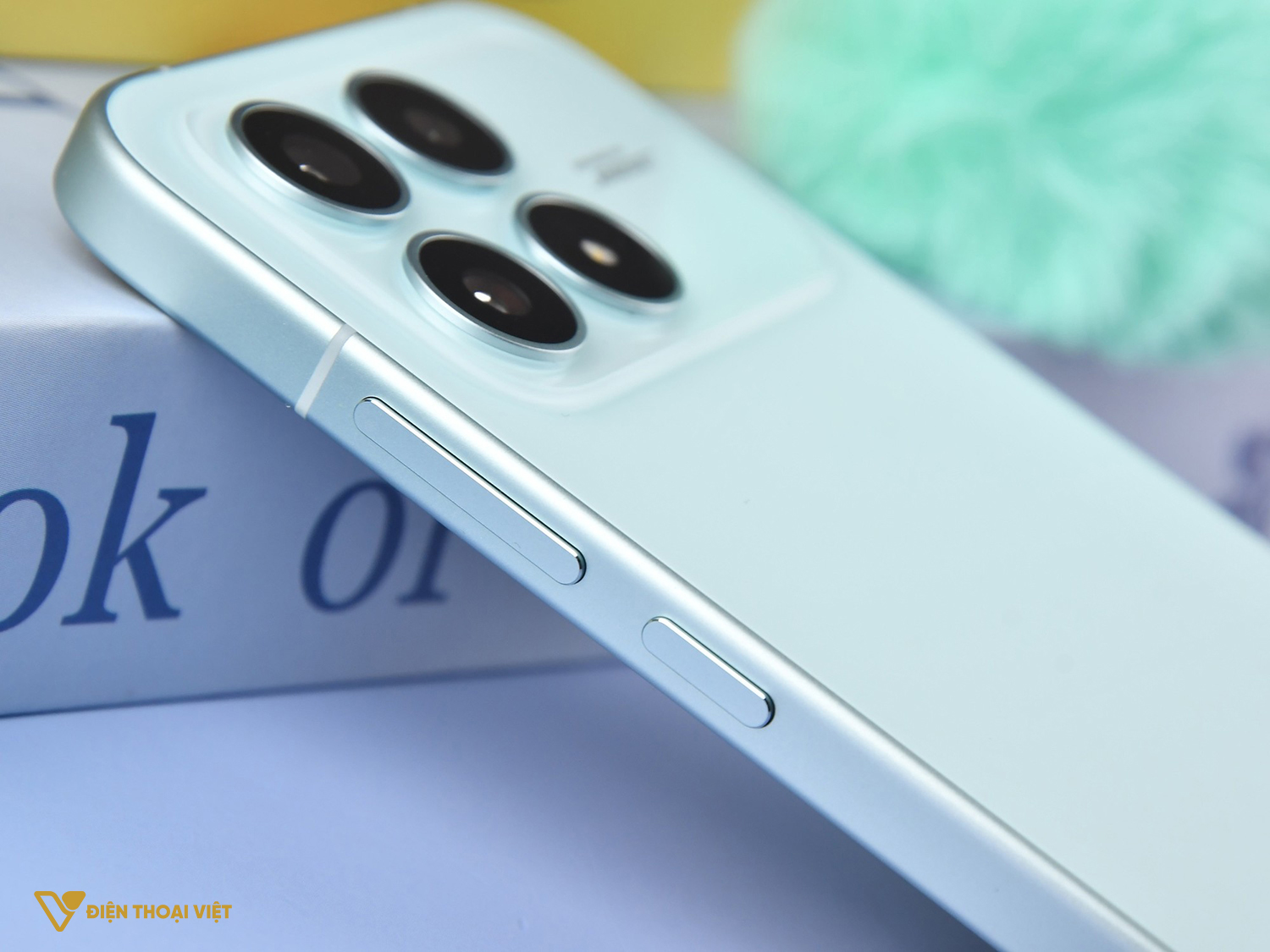 mo-hop-redmi-k90-canh-phai