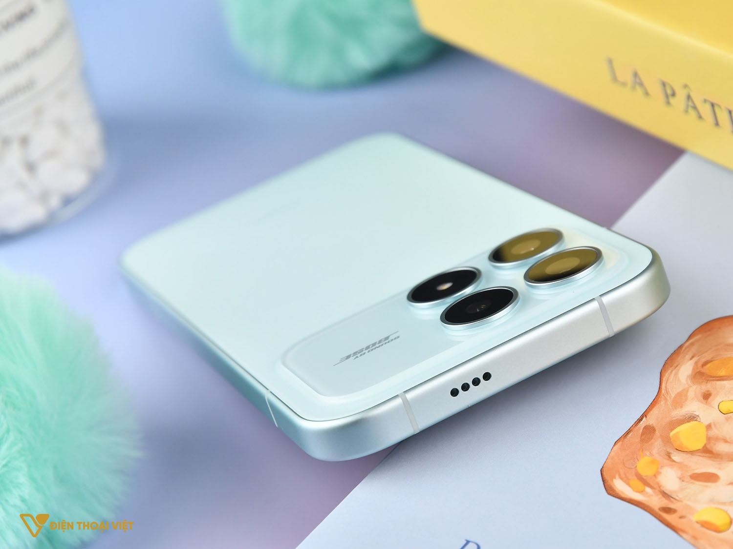 mo-hop-redmi-k90-canh-tren