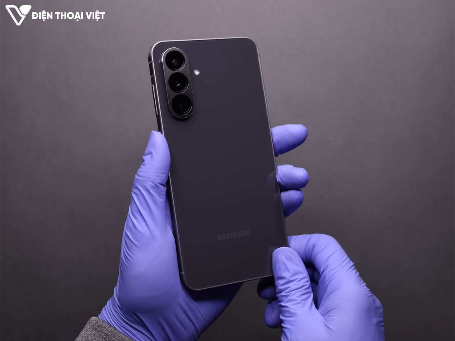 danh-gia-samsung-a56-mat-lung