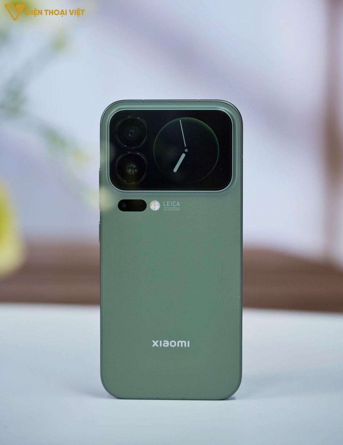 Thiết kế phẳng, nhưng lạ mắt