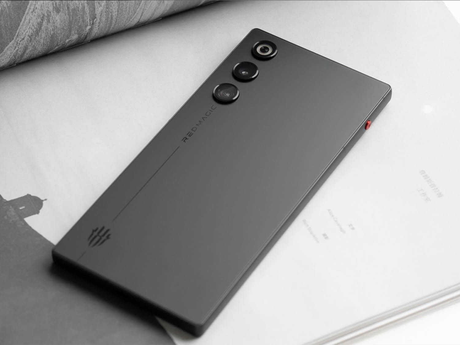 Nên mua điện thoại Nubia Red Magic Chính hãng hay Xách tay?