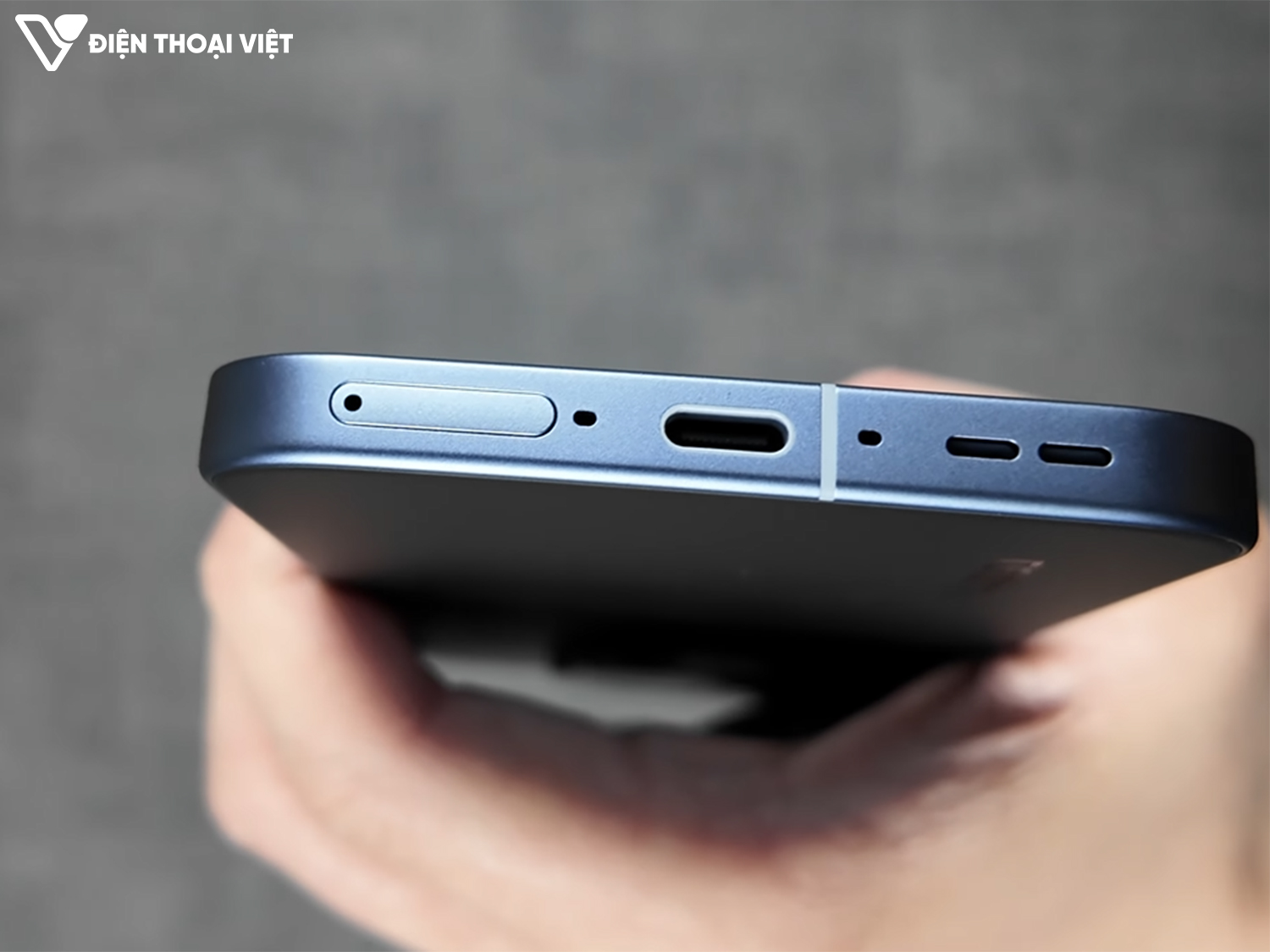 mo-hop-realme-gt8-canh-duoi