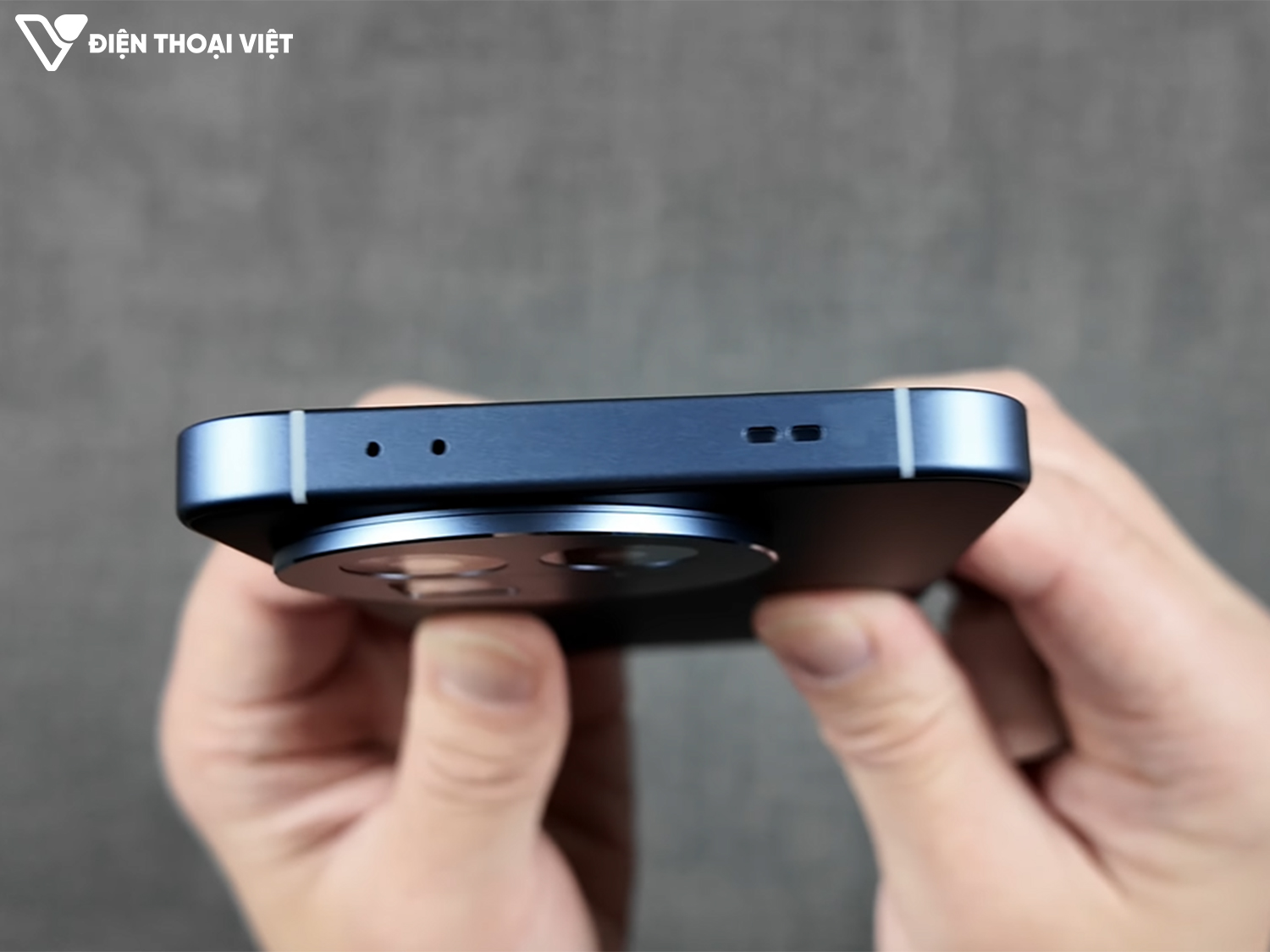 mo-hop-realme-gt8-canh-tren