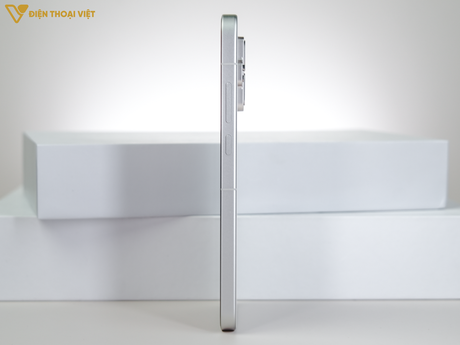 mo-hop-realme-gt8-pro-canh-ben