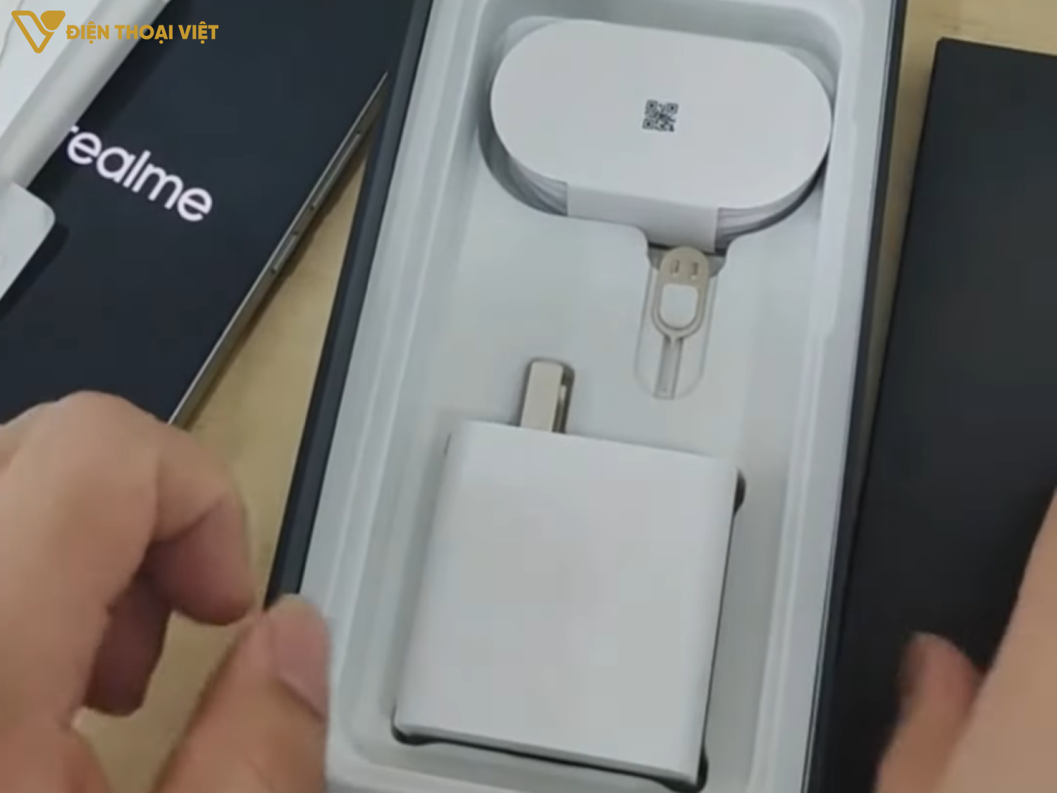 mo-hop-realme-gt8-pro-cap-sac