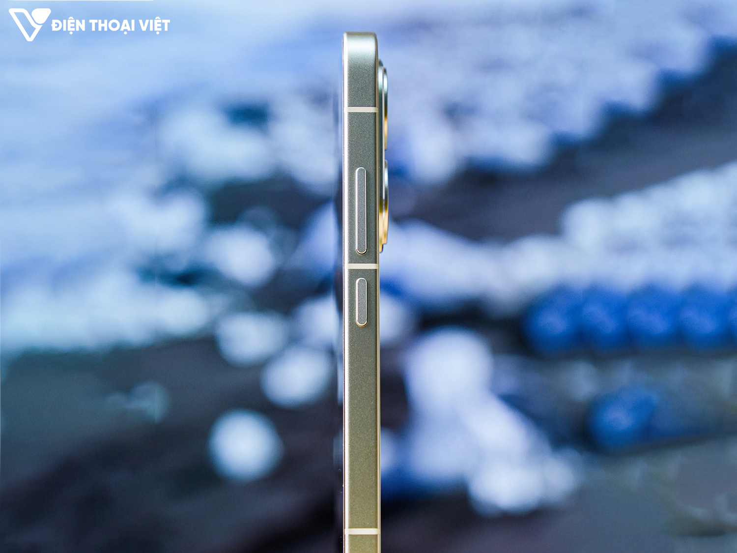 mo-hop-redmi-turbo-4-pro-canh-phai