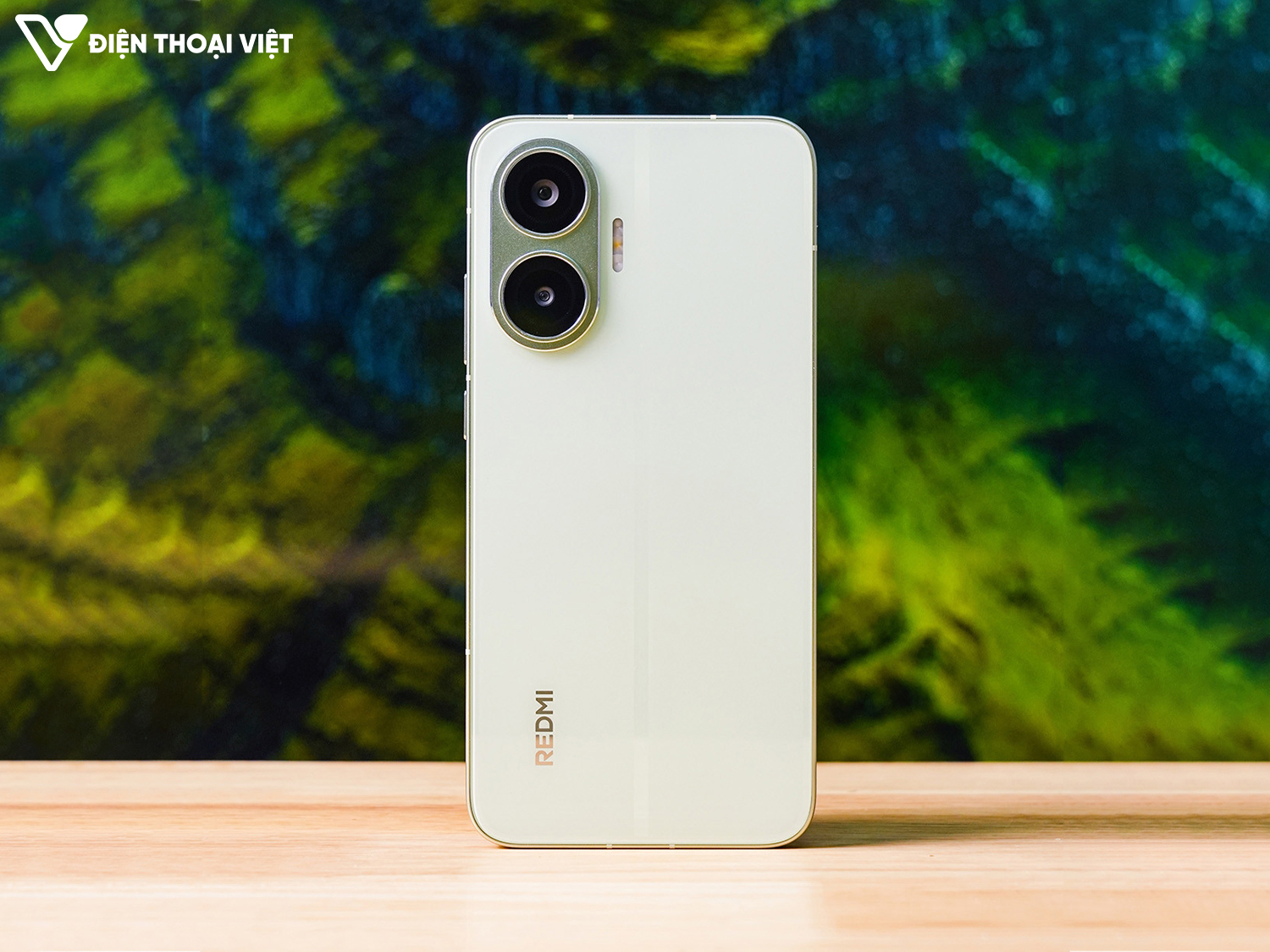 mo-hop-redmi-turbo-4-pro-mat-lung