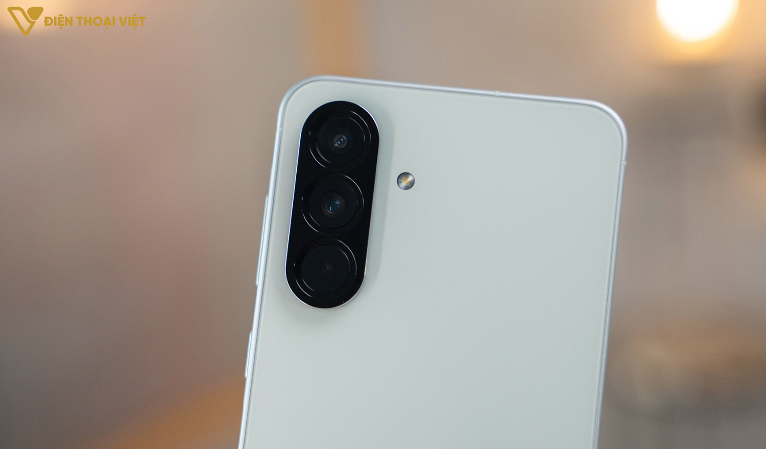 Cụm camera gộp nhiều ống kính lại làm một