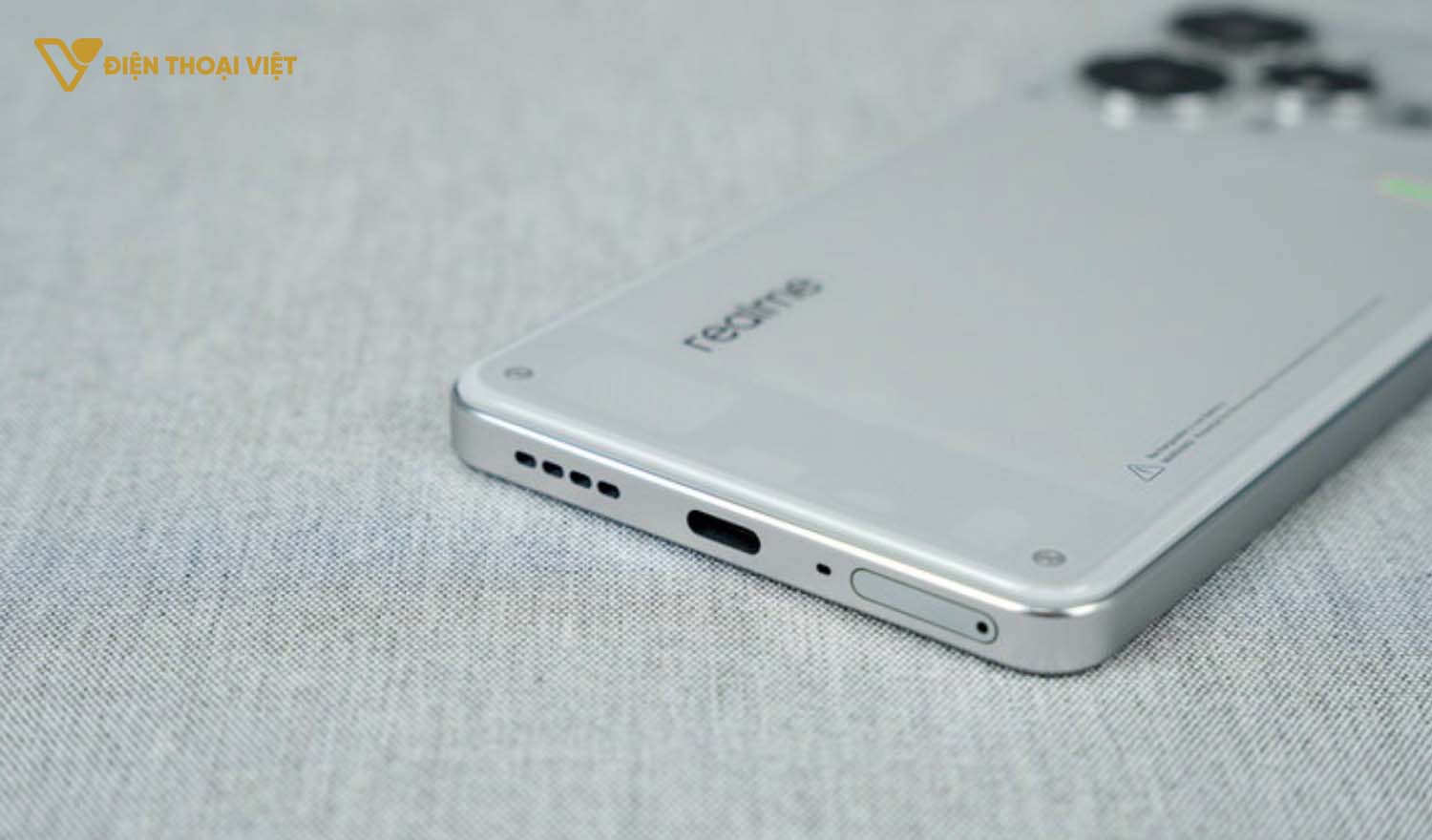 realme-neo7-turbo-canh-duoi