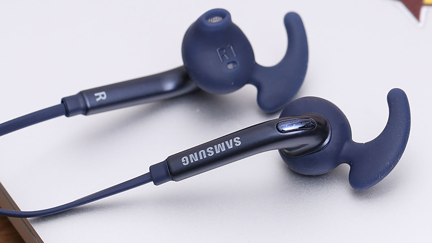 tai-nghe-bluetooth-samsung