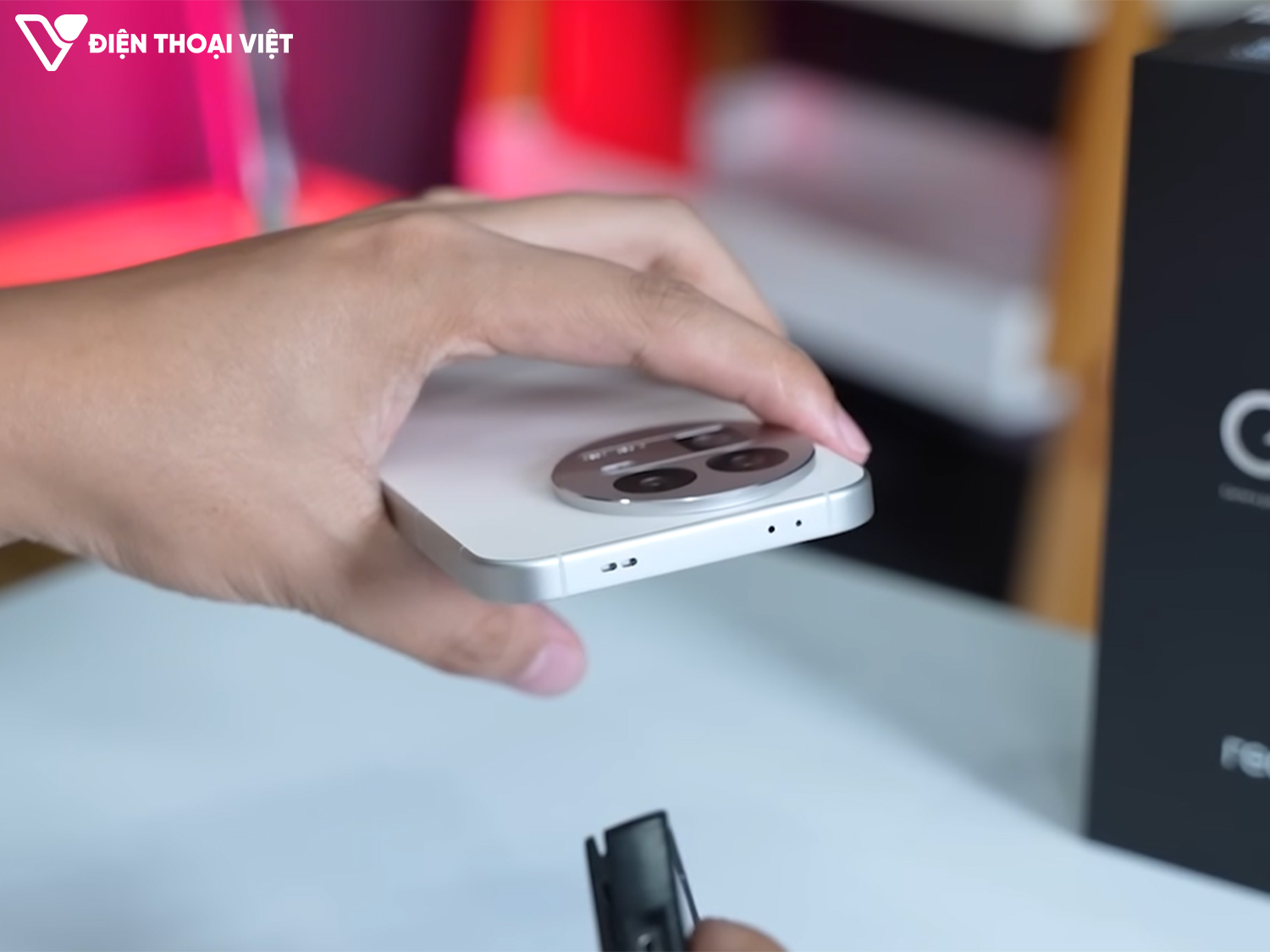 tren-tay-realme-gt8-canh-tren