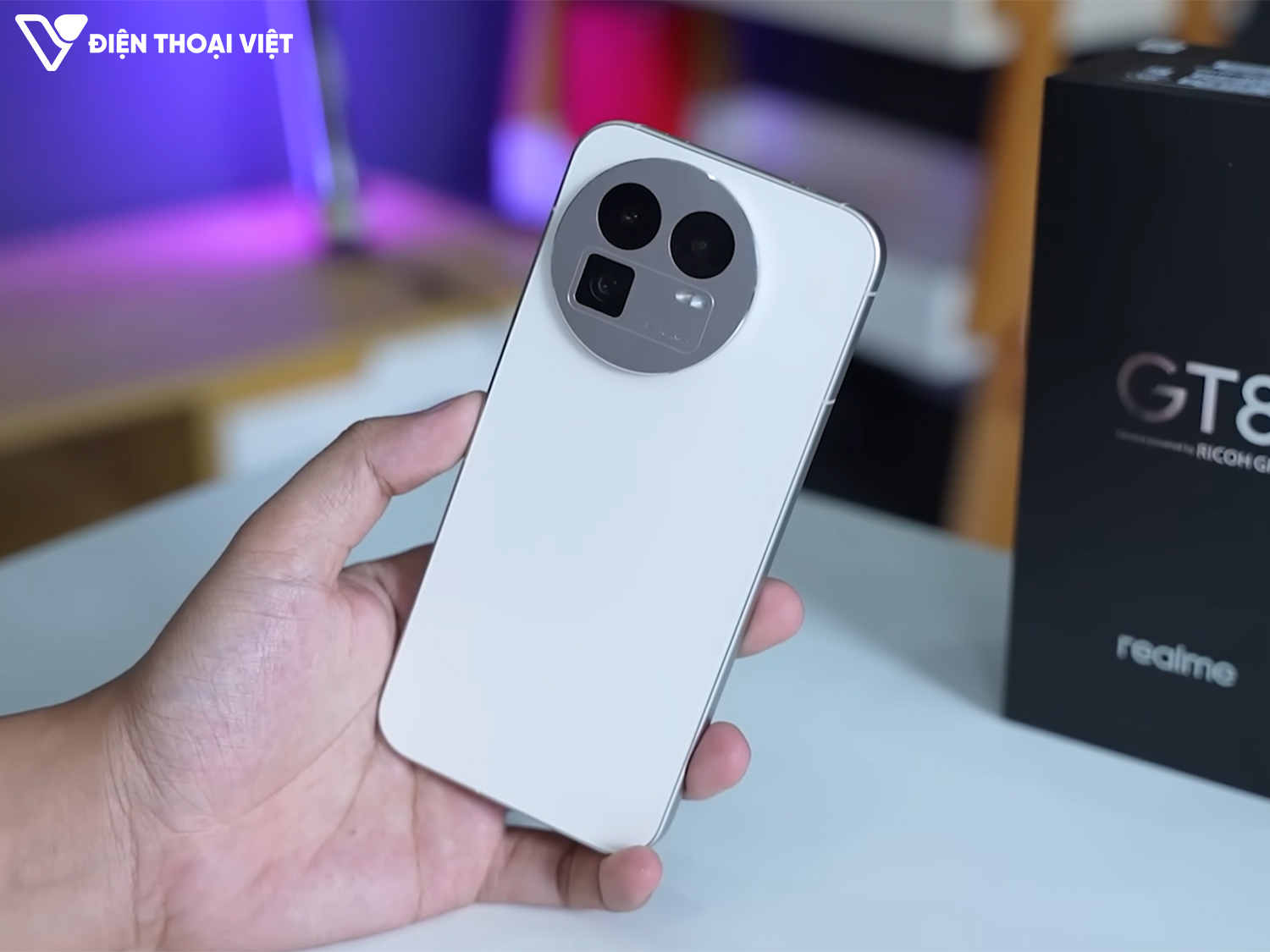 tren-tay-realme-gt8-mat-lung