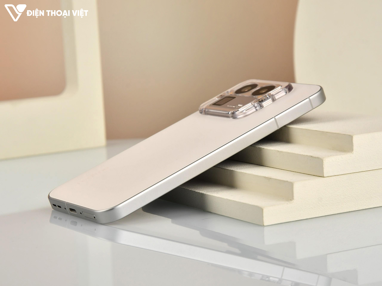 tren-tay-realme-gt8-pro-canh-trai