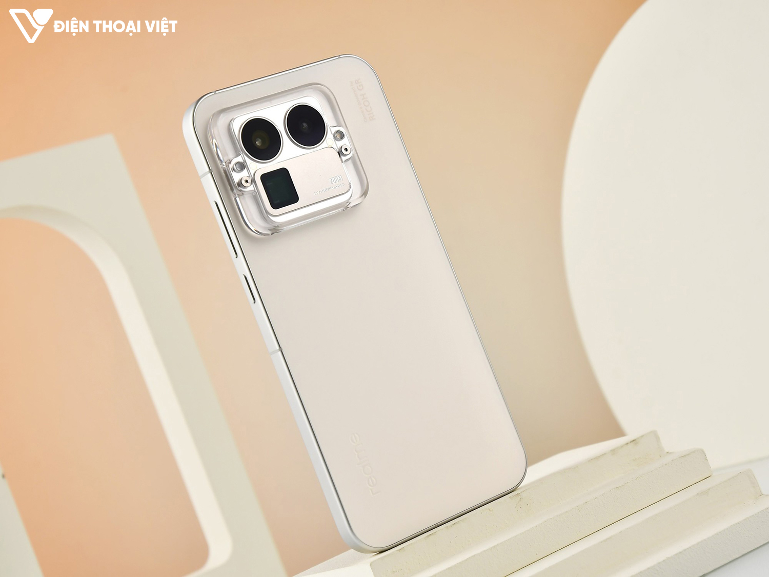 tren-tay-realme-gt8-pro-mat-lung