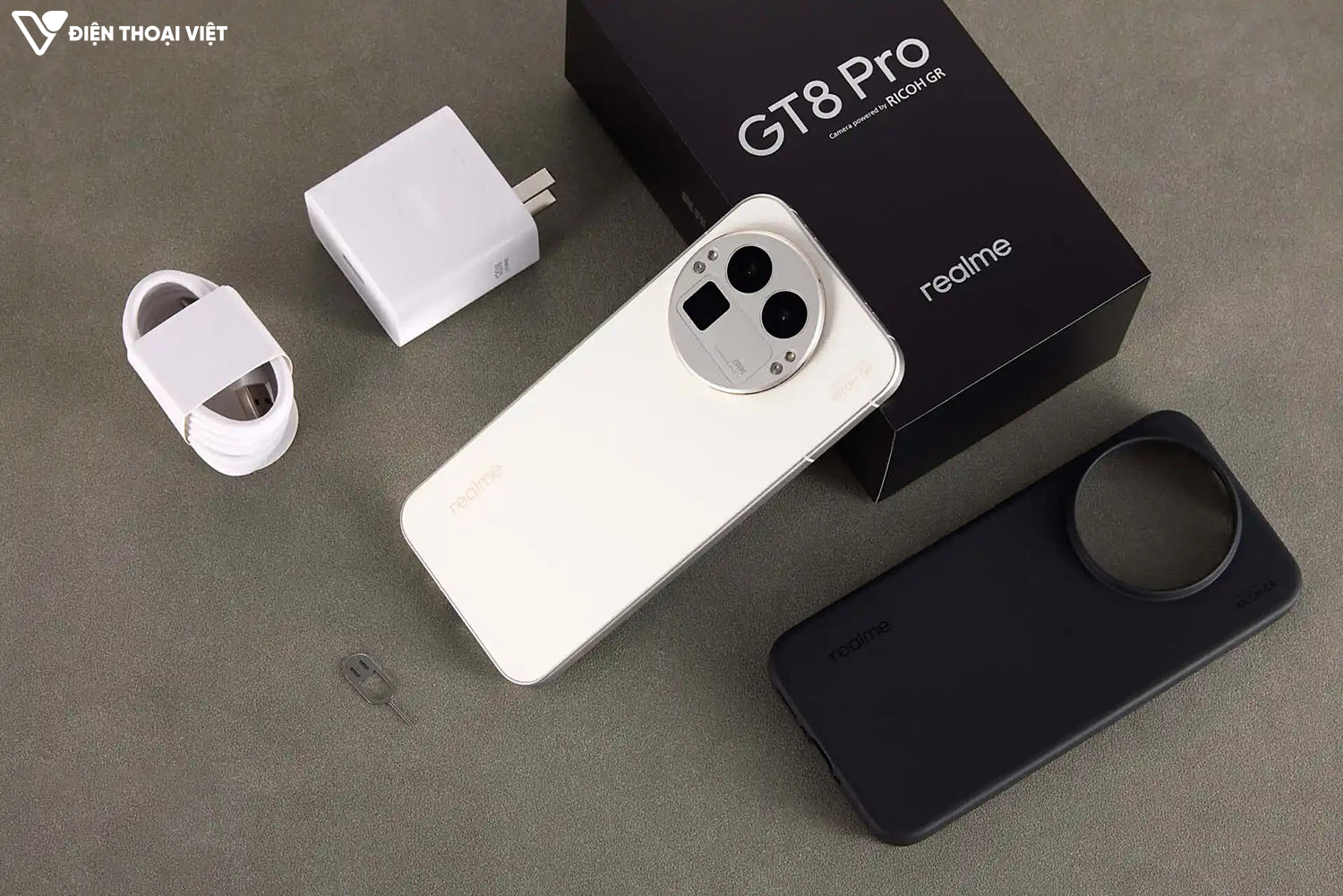 tren-tay-realme-gt8-pro-phu-kien