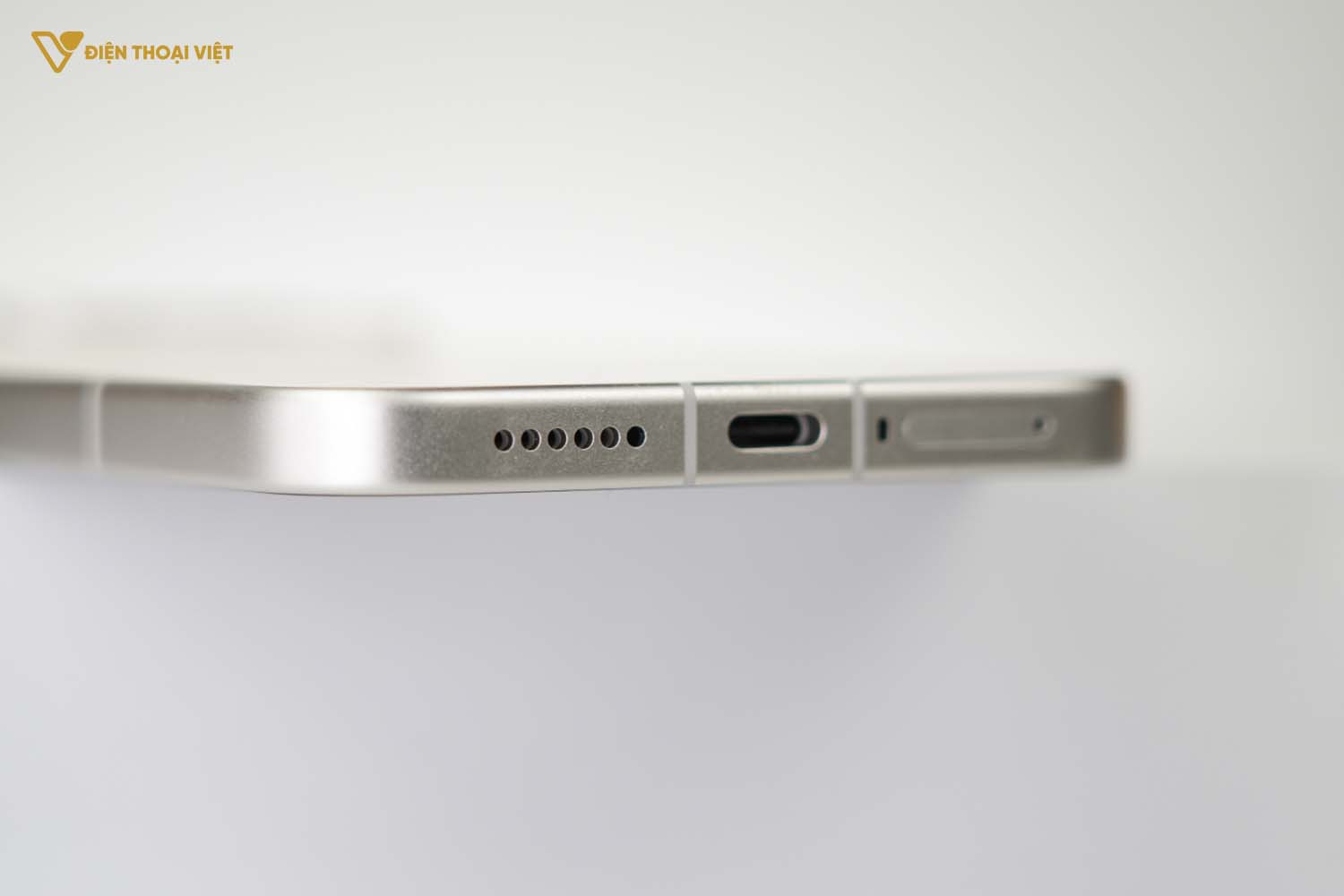 tren-tay-redmi-k90-pro-max-canh-day