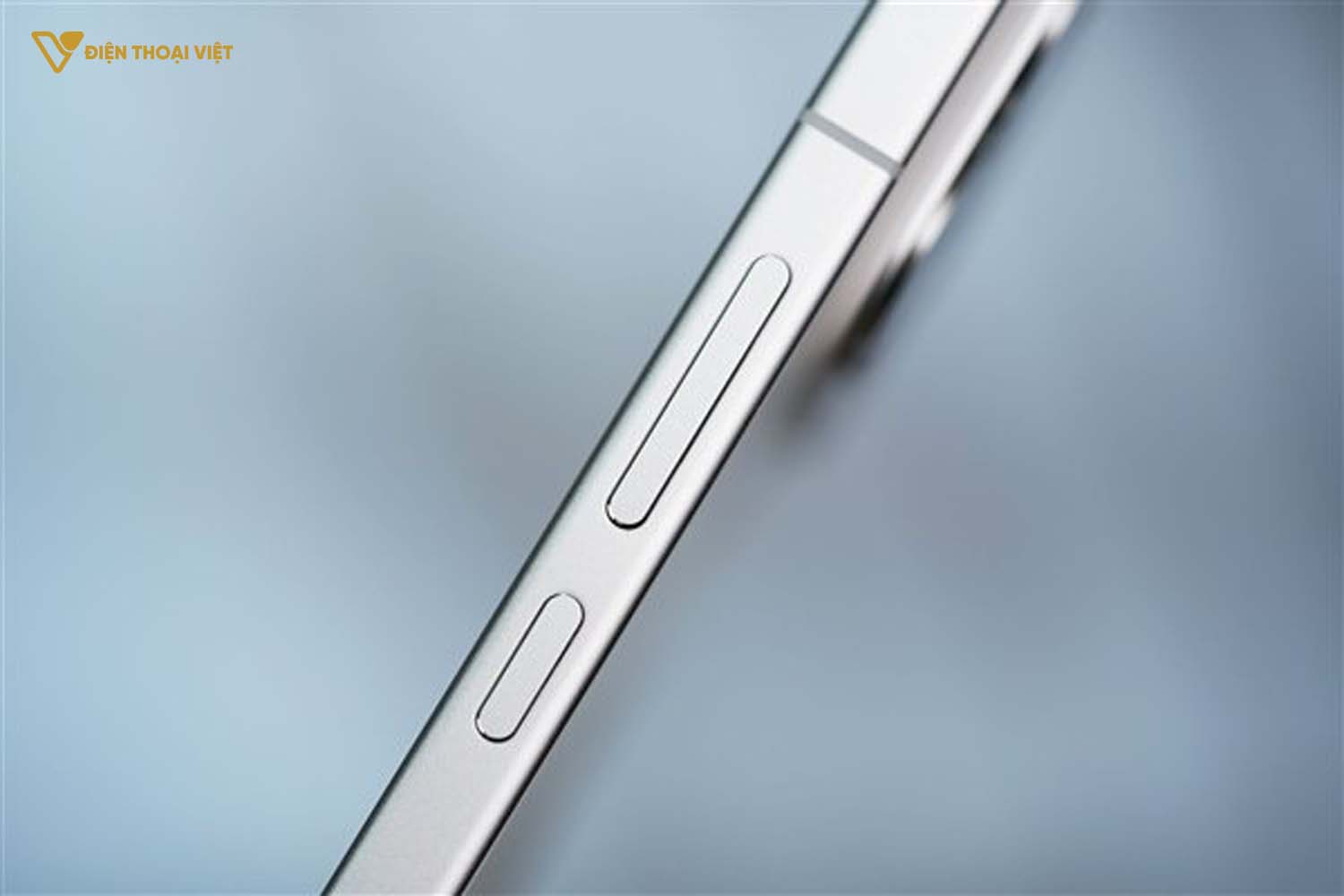 tren-tay-redmi-k90-pro-max-canh-phai