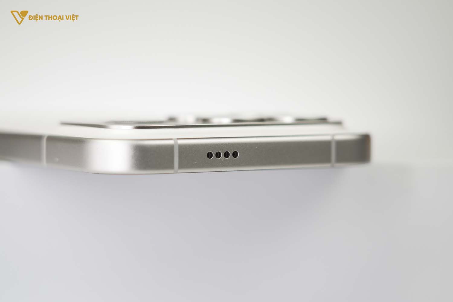 tren-tay-redmi-k90-pro-max-canh-tren