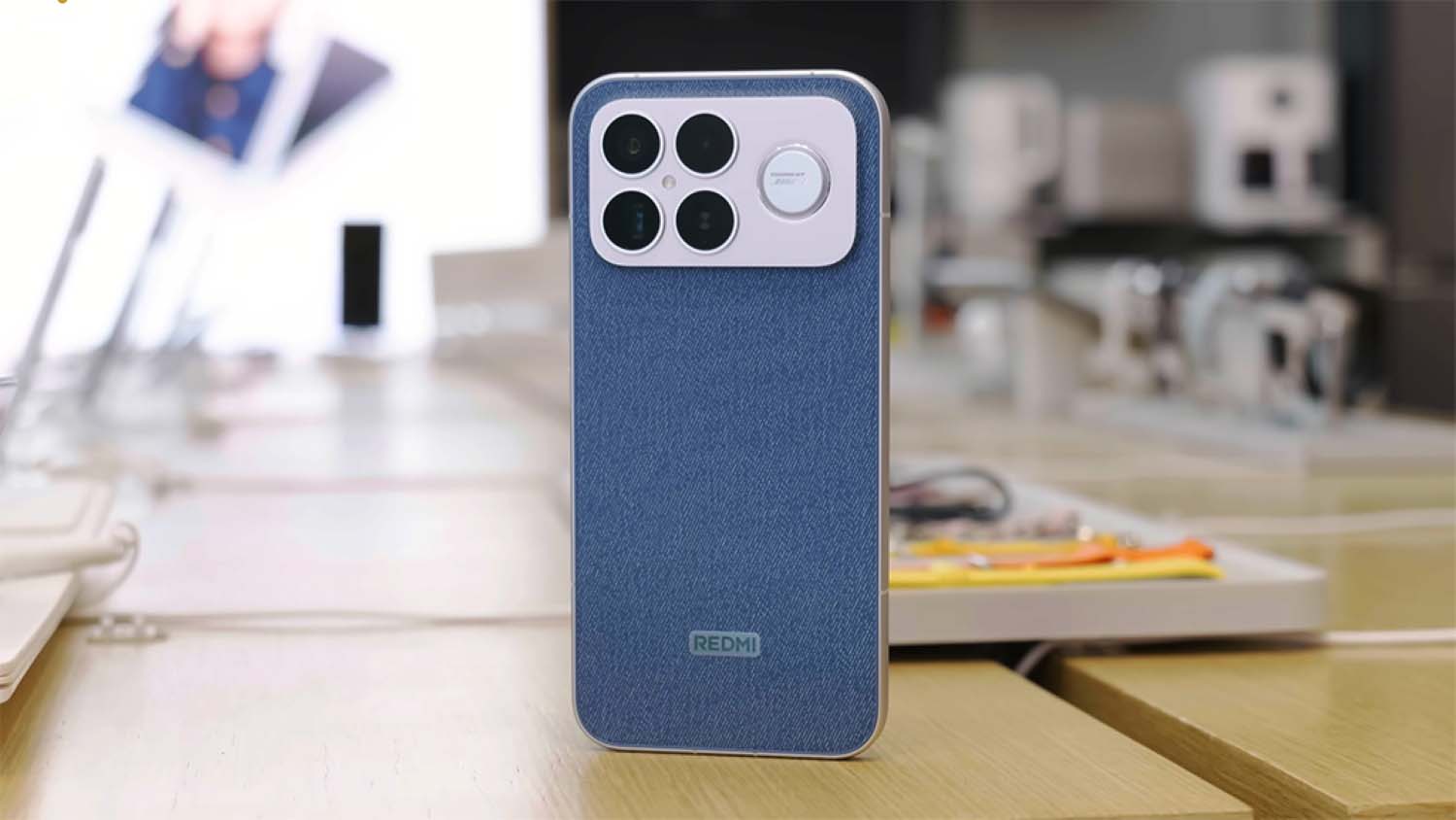 tren-tay-redmi-k90-pro-max-mat-lung