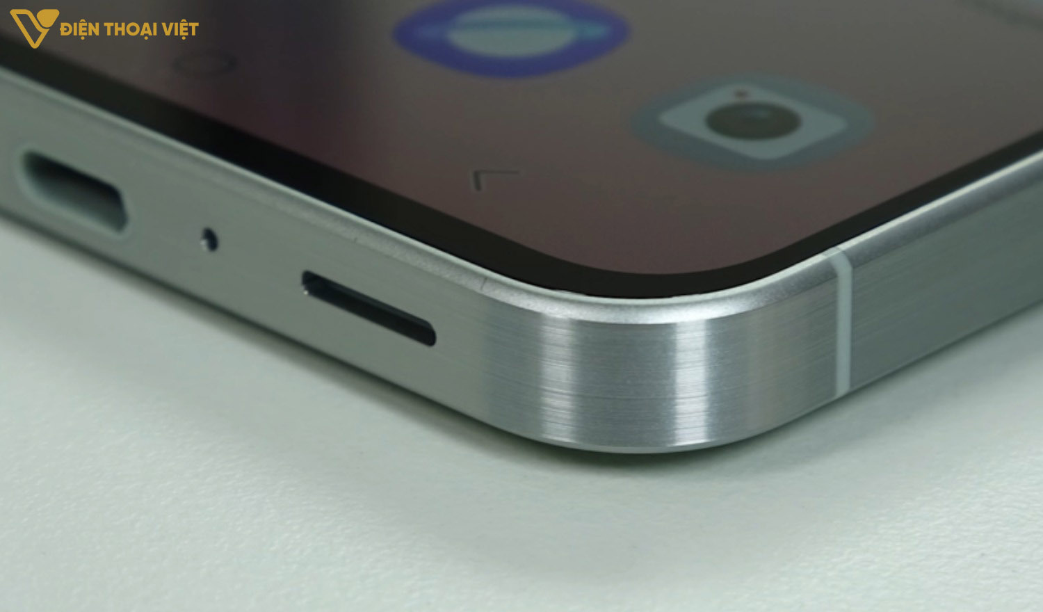 Viền kim loại với lớp phủ