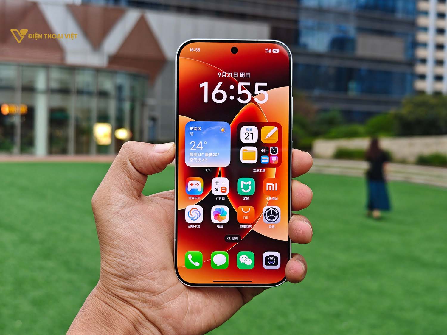 Màn hình LTPO AMOLED 68 tỷ màu, 6,3 inch 1.5K, độ sáng 3500 nit